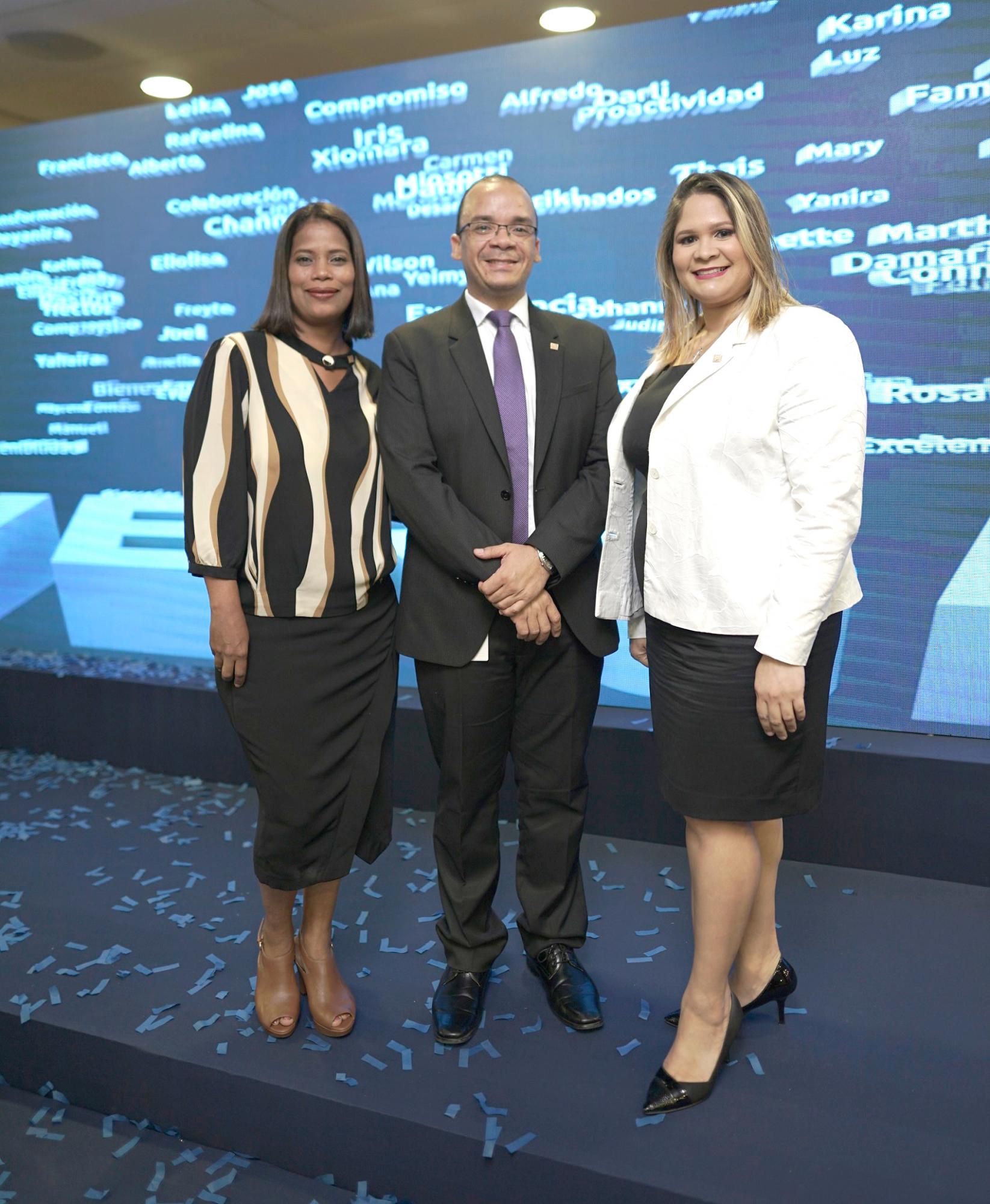 Damaris Martínez, Freddy Rivas y Connye Vásquez.
