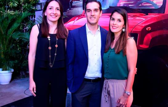 Cucama abre su Showroom y presenta el nuevo vehículo utilitario eléctrico Pickman