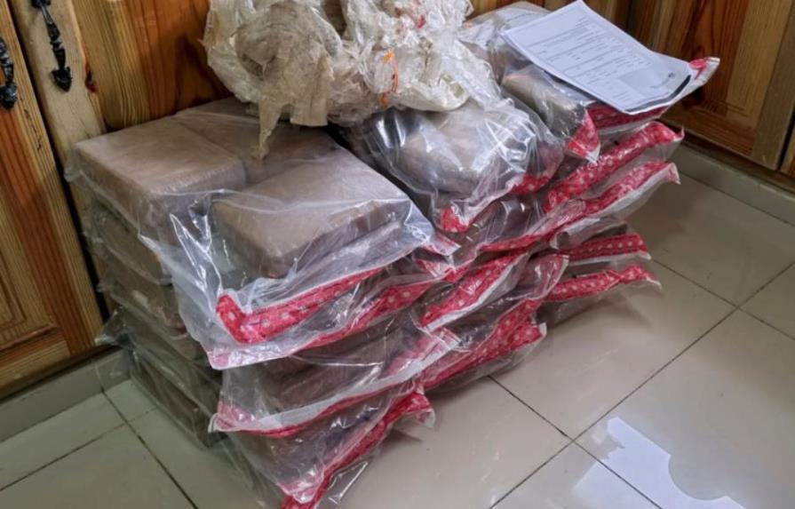 DNCD ocupa 90 paquetes de cocaína dentro de ambulancia en Azua