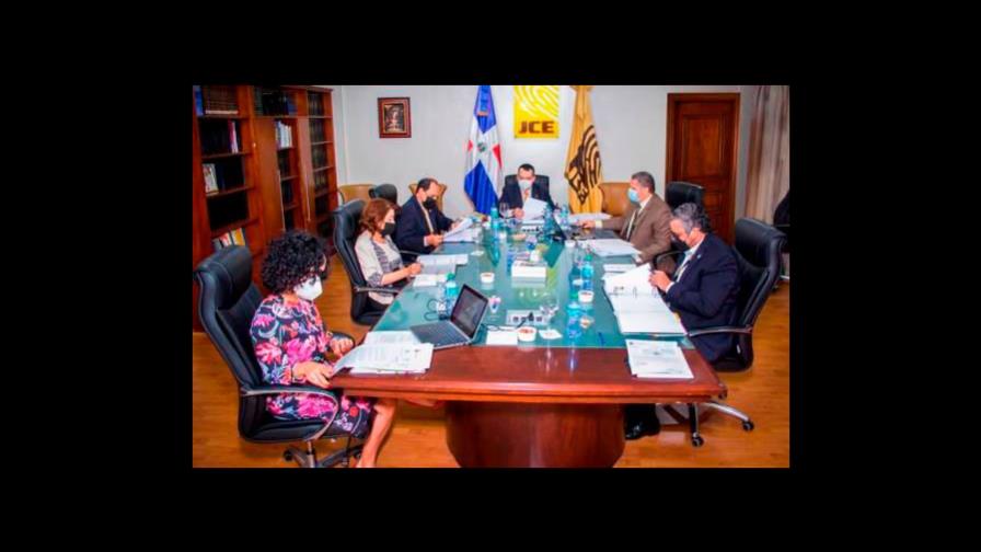JCE extiende suspensión sin disfrute de sueldo a funcionarios del voto en el exterior en EEUU