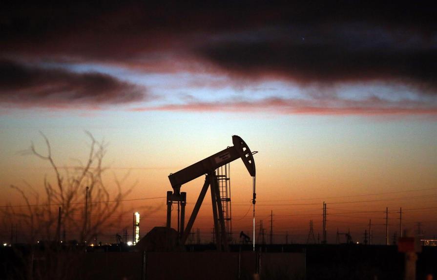 El barril de petróleo estadounidense para entrega en mayo sube y vuelve a cotizar en positivo