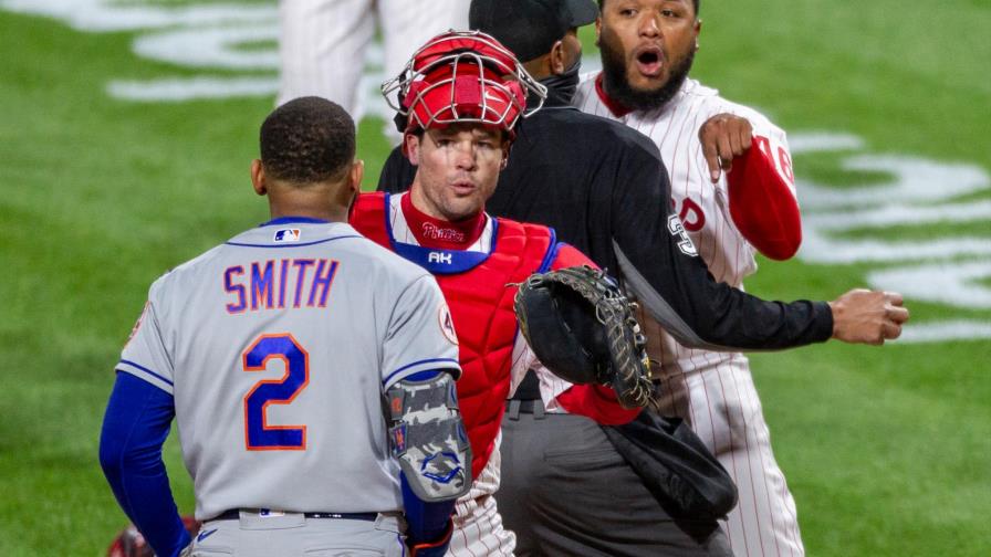 Filis superan a Mets, en juego con altercado incluido