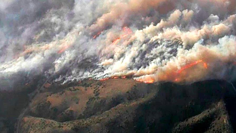 Incendios provocan evacuaciones en el sur de California