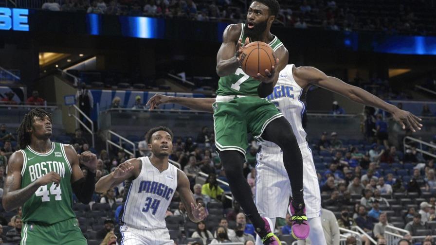 Con 28 puntos de Brown, Celtics vencen a Magic