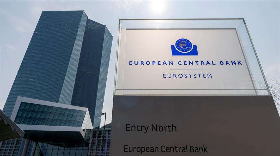 El BCE aumenta aún más programa de estímulos ante contracción sin precedentes
