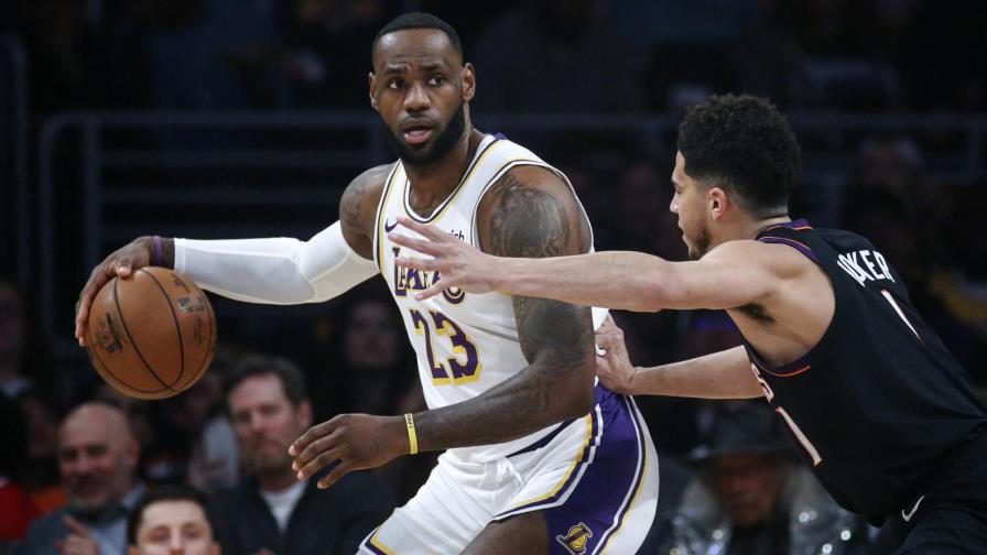 Lakers encadenan su tercer triunfo al vencer a Suns 117-107