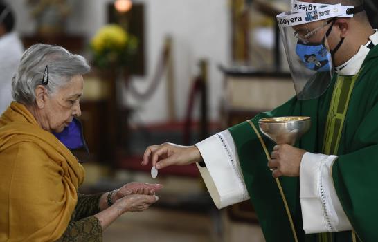Venezuela: Sacerdote abre iglesia sin detenerse por pandemia Venezuela: Sacerdote abre iglesia sin detenerse por pandemia