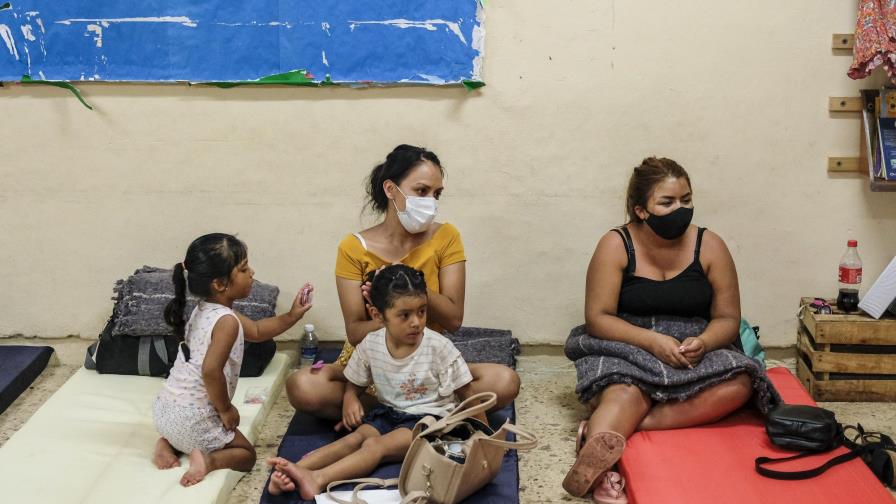 El huracán Delta toca tierra en México como categoría 2