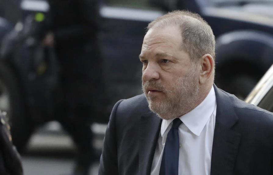 Harvey Weinstein es abucheado en un evento en NY