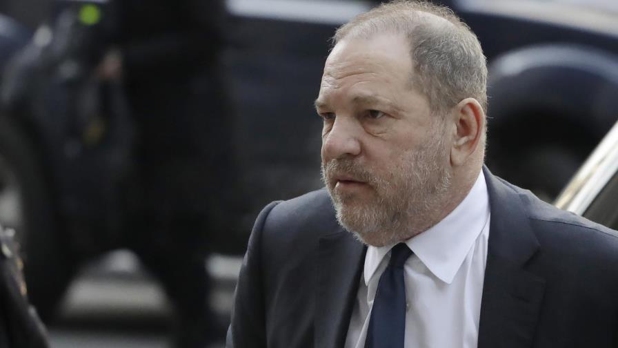Harvey Weinstein es abucheado en un evento en NY
