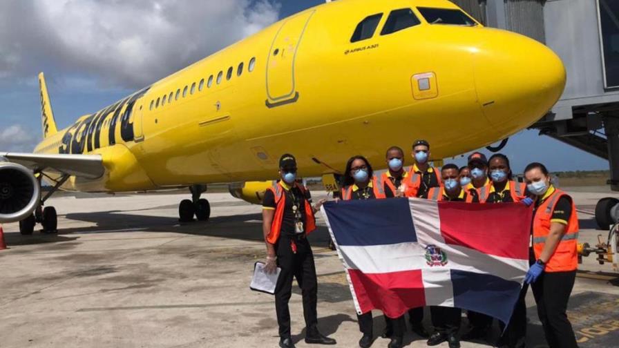 Autoridades traen a 154 dominicanos desde Miami Autoridades traen a 154 dominicanos desde Miami