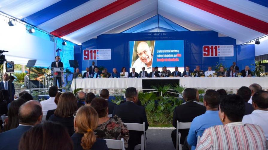 Presidente Danilo Medina deja en funcionamiento el 9-1-1 en Azua