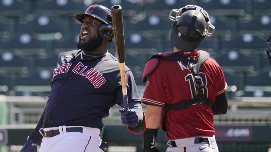 Sonrisa y swing: Reyes busca campaña consistente con Indios