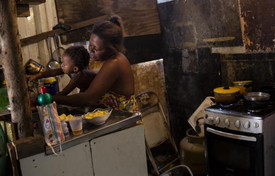 Suspenden generosos alivios, se dispara la pobreza en Brasil Suspenden generosos alivios, se dispara la pobreza en Brasil