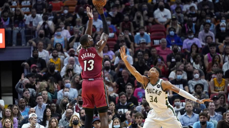 Herro anota 27 y Heat aplasta a los campeones Bucks