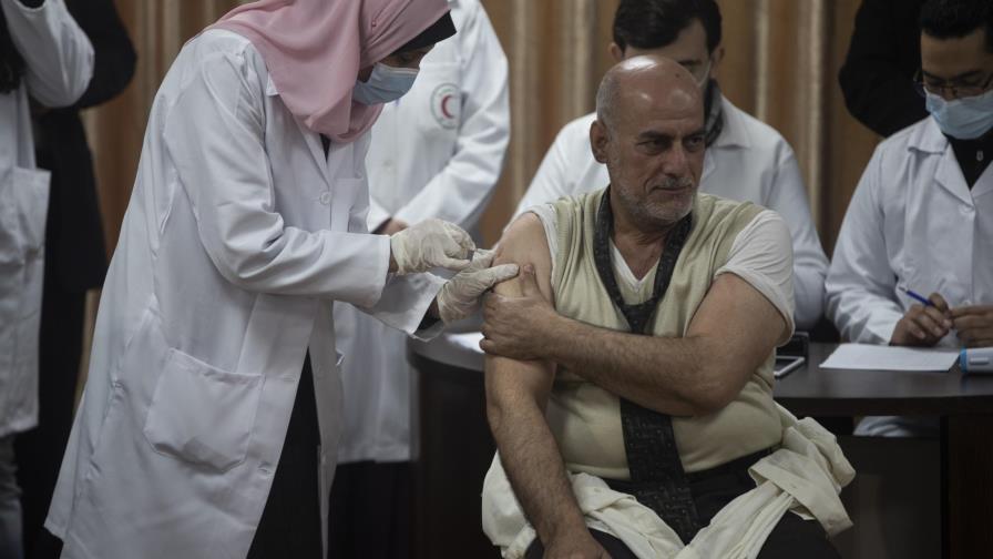Inicia campaña de vacunación contra COVID-19 en Gaza