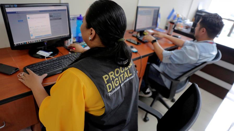 Video | Periodistas ven cada más difícil ejercer su profesión en Honduras