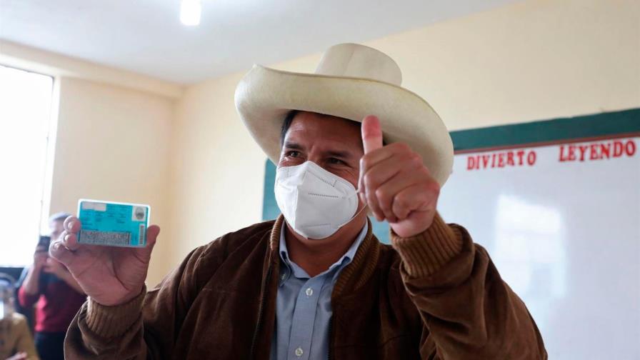 Pedro Castillo toma la delantera en elecciones peruanas