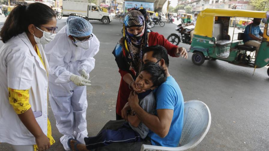 India seguirá aplicando la vacuna COVID-19 de AstraZeneca