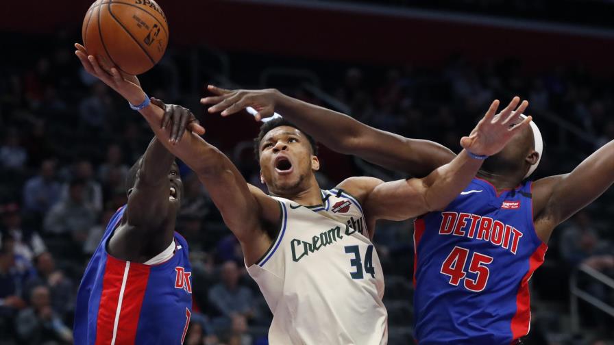 Bucks dominan a Pistons con 33 puntos de Antetokounmpo