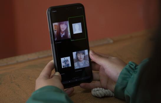 Escuela apoya a estudiantes sin acceso a internet en Bolivia