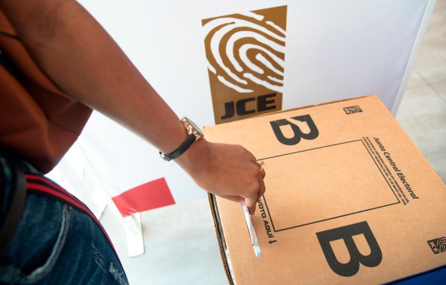 Junta Central Electoral trabaja en prueba de cómputo y revisa conexiones de recintos