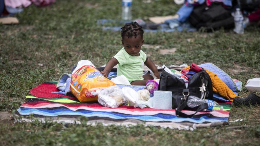 Muchos migrantes haitianos son liberados en Estados Unidos