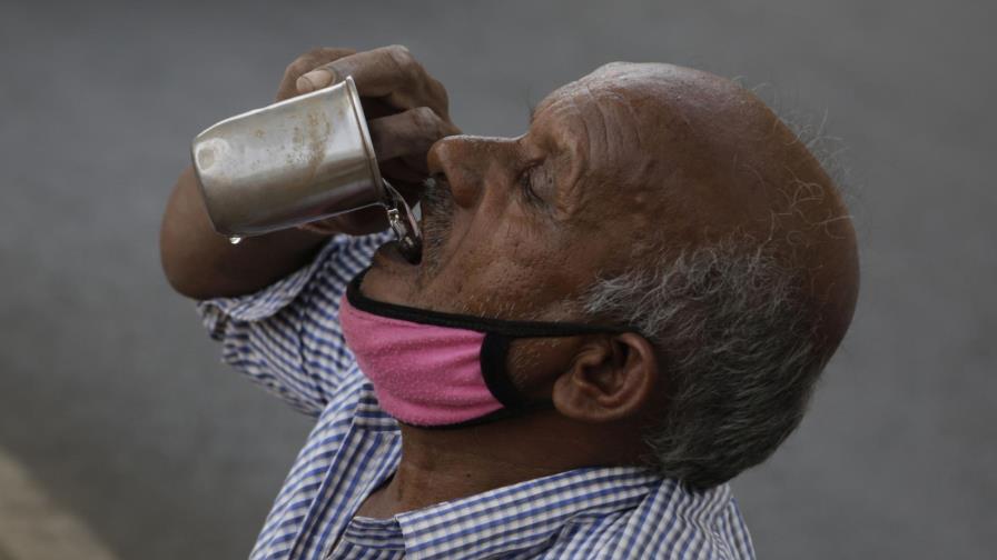 Virus, calor y langostas: una tormenta perfecta en India