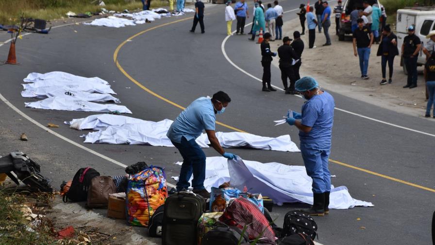 Chocan tráiler y bus en carretera de Guatemala: 21 muertos Chocan tráiler y bus en carretera de Guatemala: 21 muertos