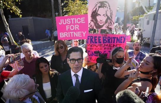 Britney es libre: Jueza disuelve tutela de Spears