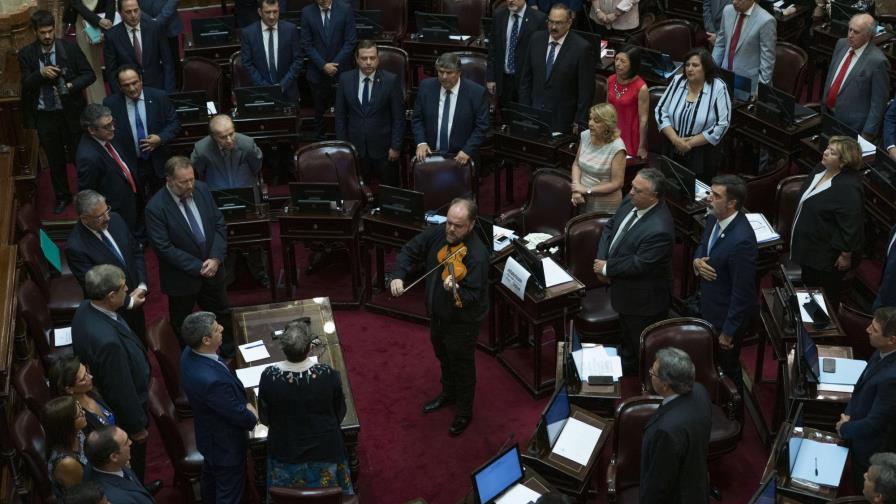 Senado argentino trata ley para reestructurar deuda externa Senado argentino trata ley para reestructurar deuda externa