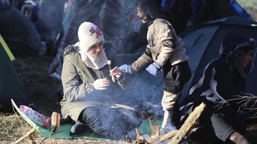 Merkel pide a Putin que medie con Bielorrusia por migrantes
