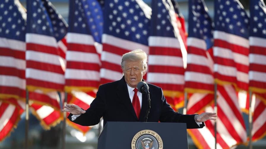 Pandemia asesta duro golpe a negocios de Trump