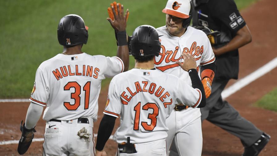 Orioles anotan 9 en la 3ra y apalean 14-a los Bravos