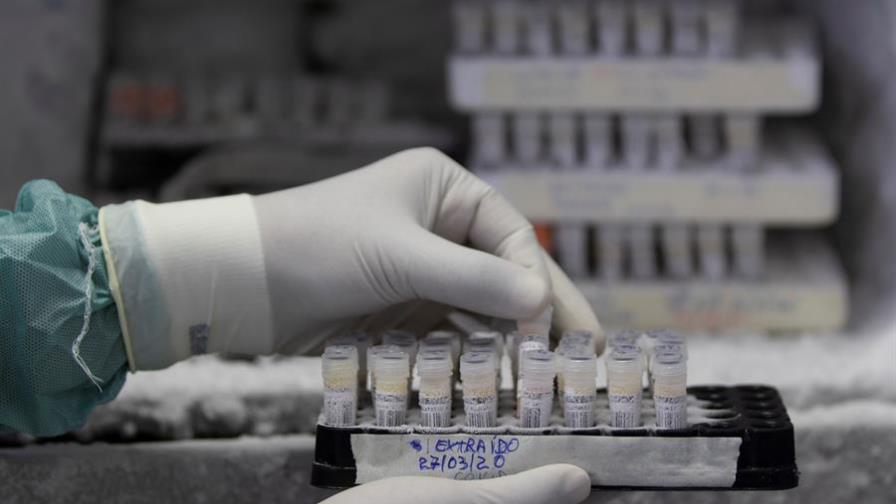 Logran secuenciar genoma del virus SARS-CoV-2 en dos pacientes en España