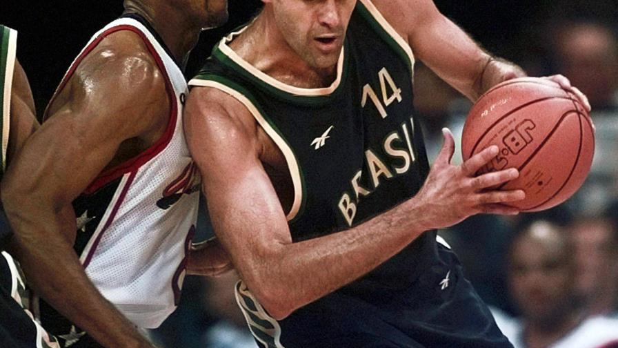 Kobe Bryant idolatró al brasileño Oscar Kobe Bryant idolatró al brasileño Oscar