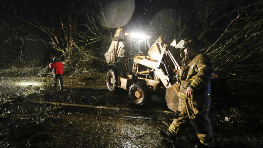 Mueren tres personas por tormentas en el sur de EEUU