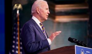 Biden critica ritmo de vacunación actual; promete acelerarlo