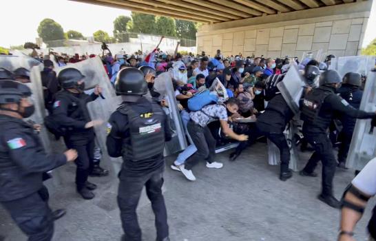 Más de 2.000 migrantes siguen en ruta por el sur México Más de 2.000 migrantes siguen en ruta por el sur México