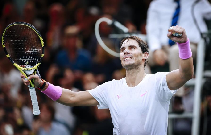 Djokovic alcanza la final en París; Nadal se lesiona
