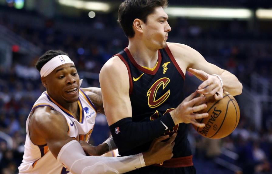 NBA-Resumen: Booker anota 25 puntos y Suns ganan a Cavaliers 122-113
