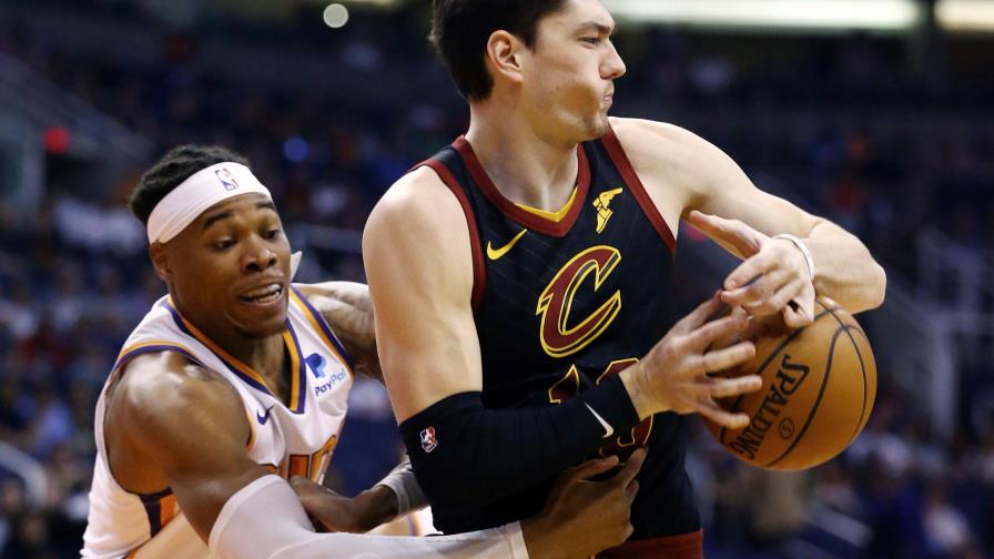 NBA-Resumen: Booker anota 25 puntos y Suns ganan a Cavaliers 122-113