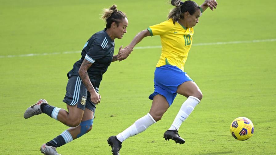 Marta anota en triunfo de Brasil ante Argentina