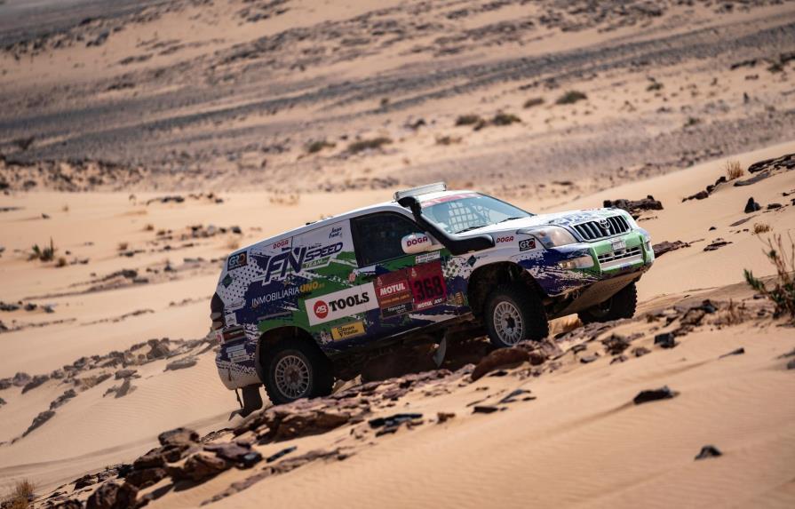 Al-Attiyah vuelve a ganar etapa del Dakar y sigue su duelo con Peterhansel