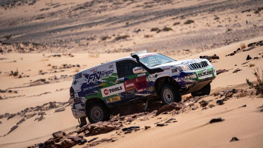 Al-Attiyah vuelve a ganar etapa del Dakar y sigue su duelo con Peterhansel