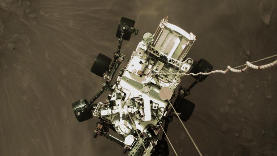 NASA difunde foto del desenso de sonda Perseverance en Marte