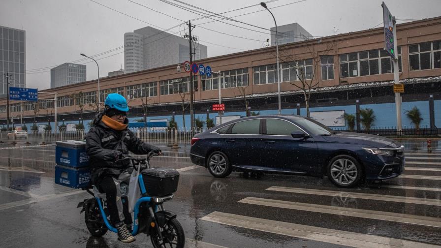 El mercado de Wuhan donde surgió la COVID-19 intenta pasar página