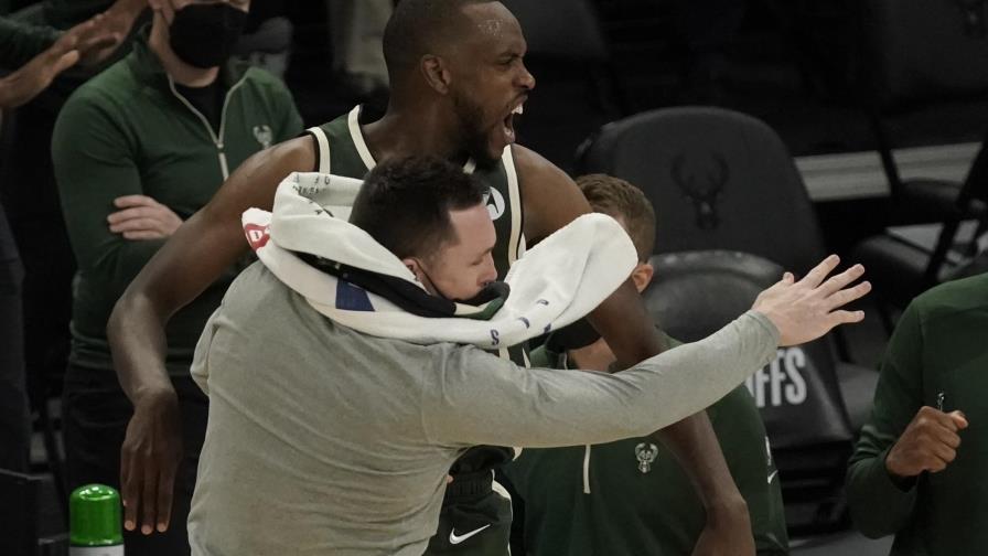 Middleton da triunfo a Bucks en 1er partido de playoffs