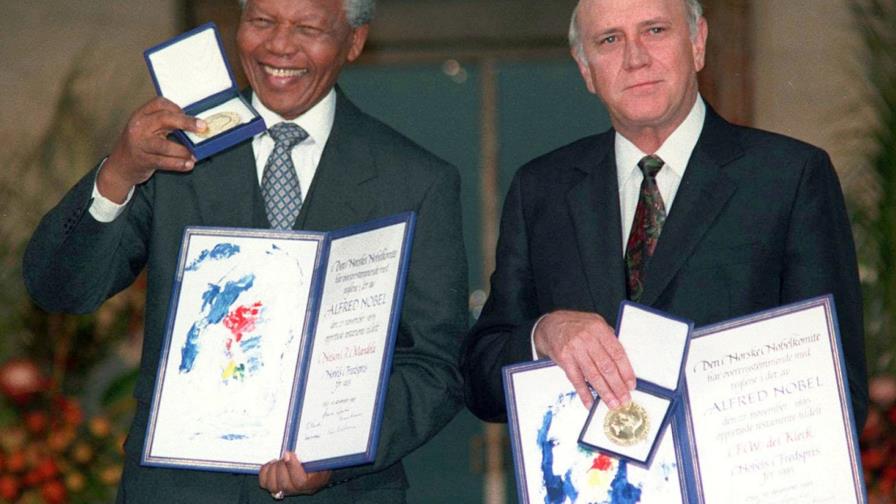 Muere De Klerk, último presidente del apartheid sudafricano