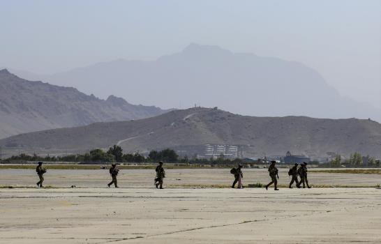 Explosión estremece aeropuerto de Kabul; reportan víctimas
